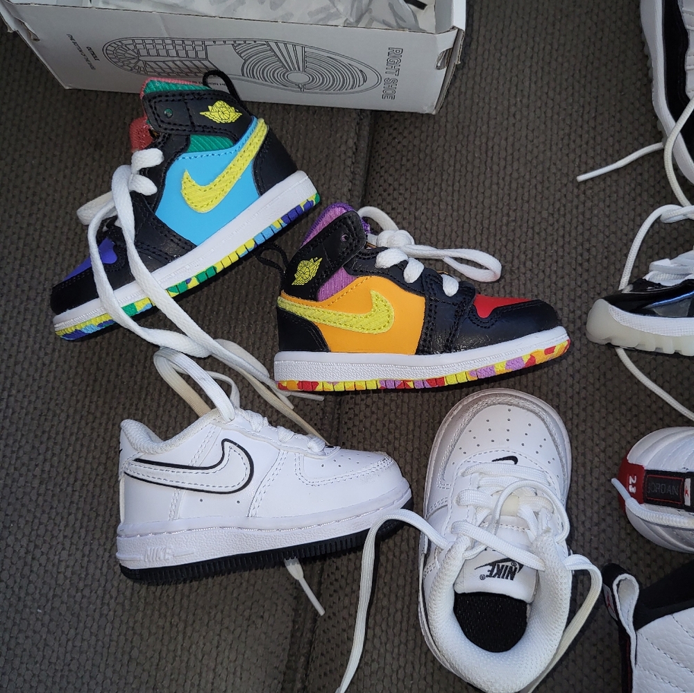 Kids size 4c shoes